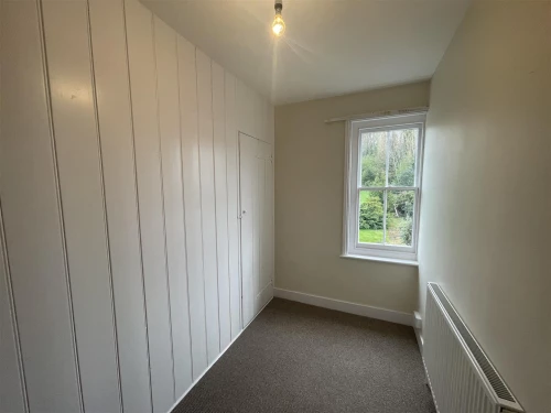 House - Semi-Detached Main Photo