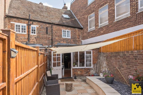 House - Terraced Main Photo