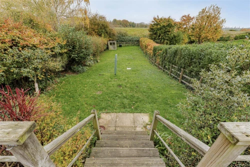 House - Semi-Detached Main Photo