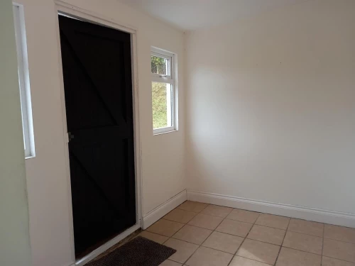 House - Semi-Detached Main Photo