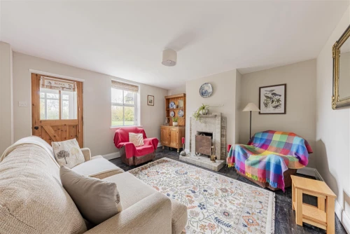 House - Semi-Detached Main Photo