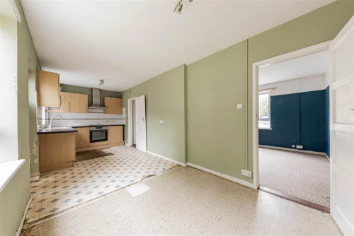 House - Semi-Detached Main Photo