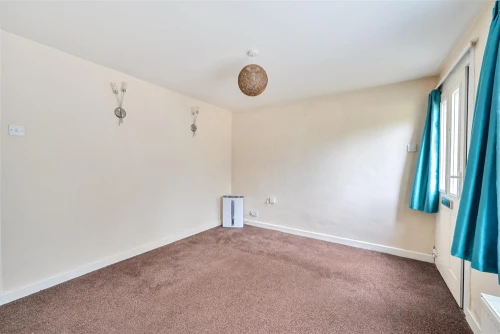 House - Semi-Detached Main Photo
