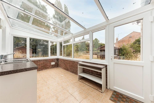 House - Semi-Detached Main Photo