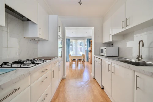 House - Semi-Detached Main Photo