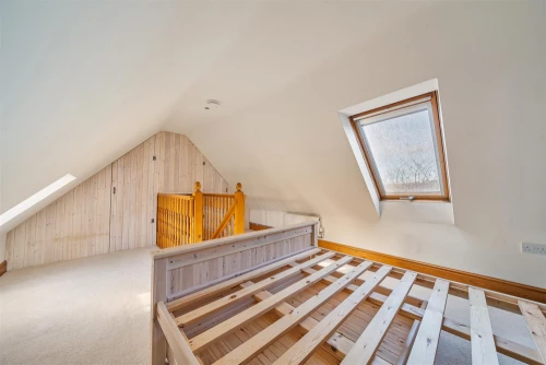 House - Semi-Detached Main Photo