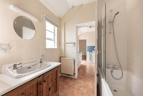 House - Semi-Detached Main Photo