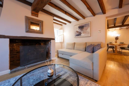 House - Semi-Detached Main Photo