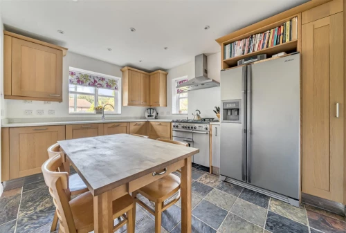 House - Detached Photo 4