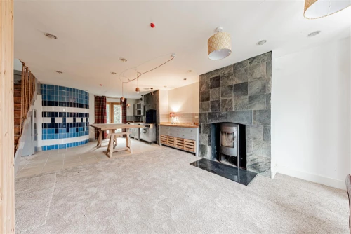 House - Semi-Detached Main Photo