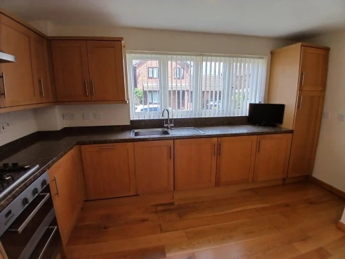 House - Semi-Detached Main Photo