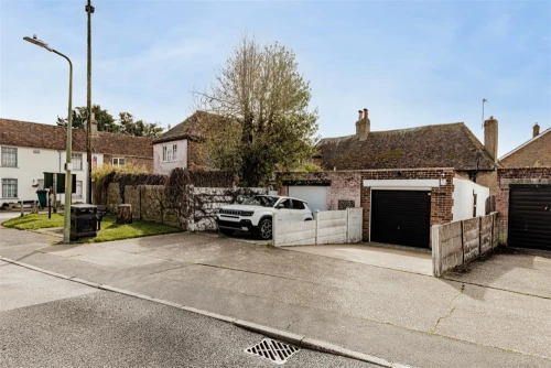 House - Semi-Detached Main Photo