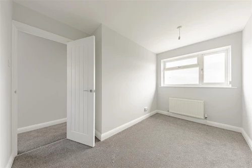 House - Semi-Detached Main Photo