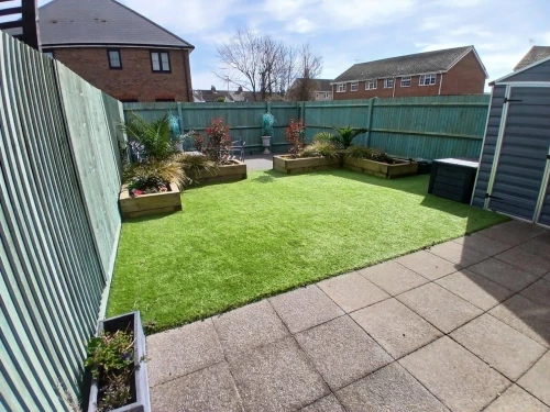 House - Semi-Detached Main Photo