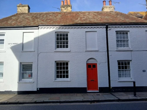 House - Terraced Photo 2