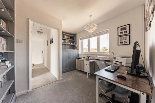 House - Semi-Detached Main Photo