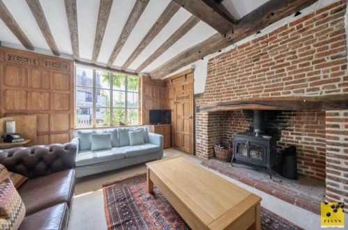 House - Semi-Detached Main Photo