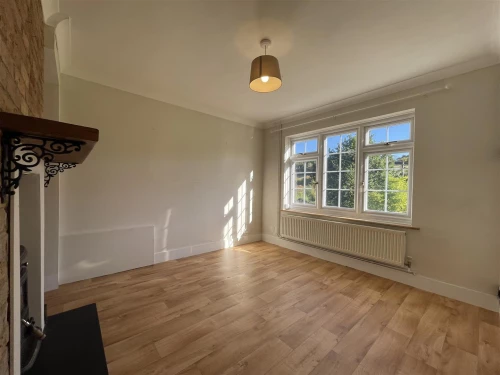 House - Semi-Detached Main Photo