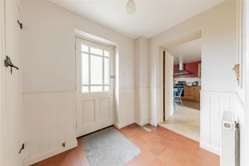 House - Semi-Detached Main Photo