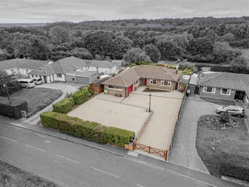 Bungalow - Detached Main Photo