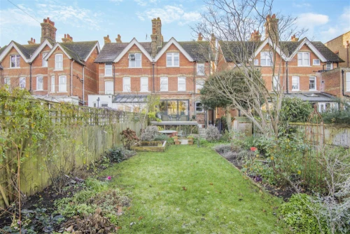 House - Semi-Detached Main Photo