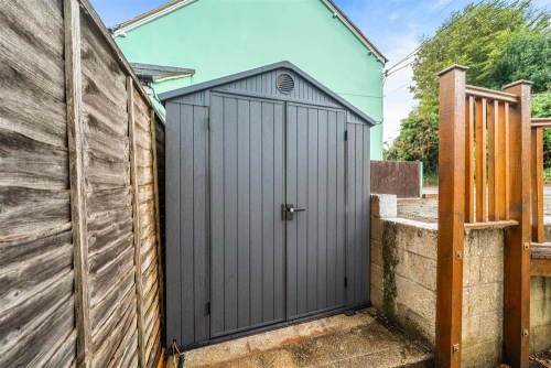 House - Semi-Detached Main Photo
