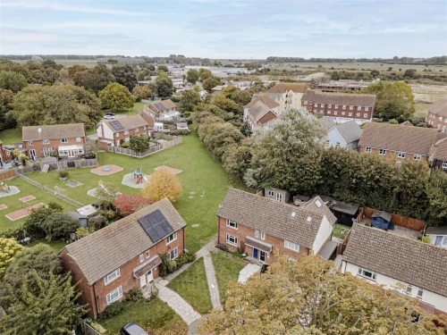 House - Semi-Detached Photo 3