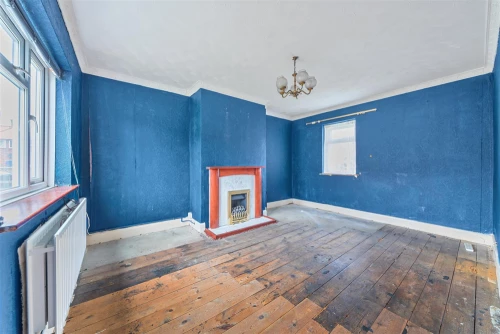 House - Semi-Detached Photo 3