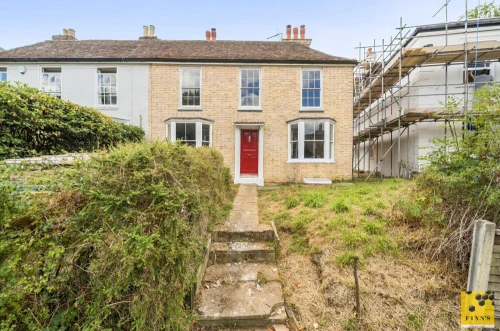 House - Semi-Detached Main Photo