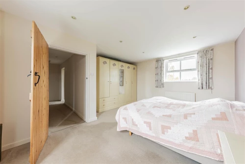 House - Semi-Detached Main Photo