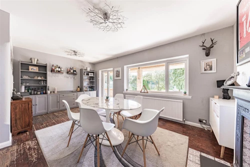 House - Semi-Detached Main Photo