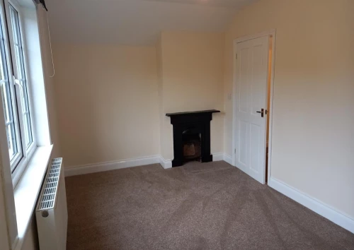 House - Semi-Detached Main Photo