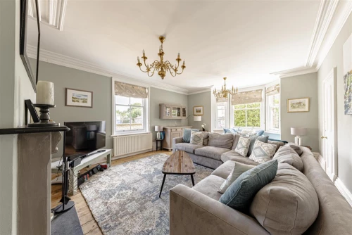 House - Detached Photo 4