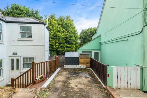 House - Semi-Detached Main Photo