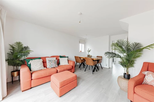 House - Semi-Detached Main Photo