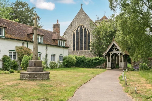 House - Semi-Detached Main Photo