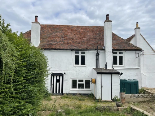 House - Semi-Detached Main Photo