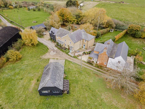 House - Semi-Detached Main Photo