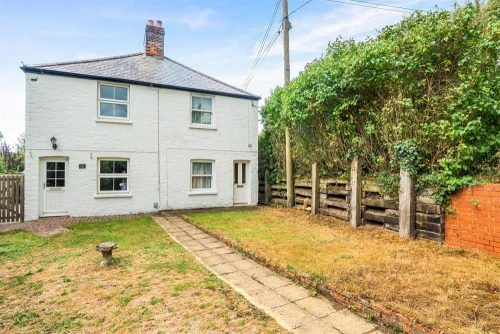 House - Semi-Detached Main Photo