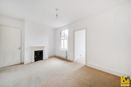 House - Semi-Detached Main Photo