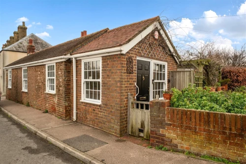 Bungalow - Detached Photo 1