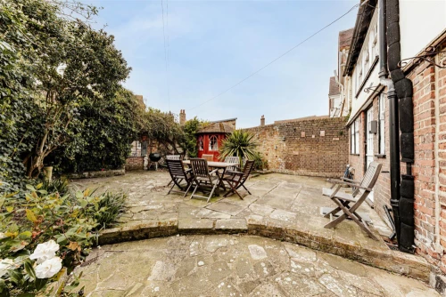 House - Terraced Main Photo