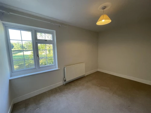 House - Semi-Detached Main Photo