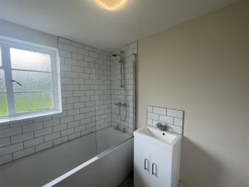 House - Semi-Detached Main Photo