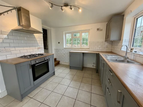 House - Terraced Photo 2