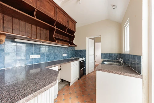 House - Semi-Detached Main Photo