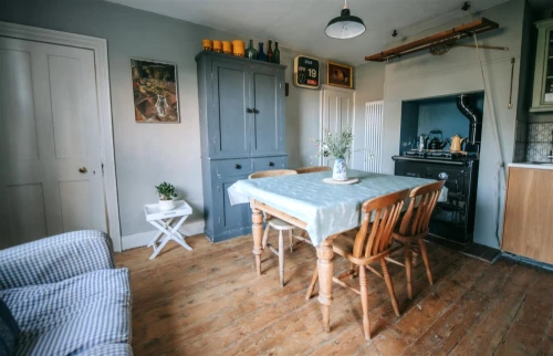 House - Semi-Detached Main Photo