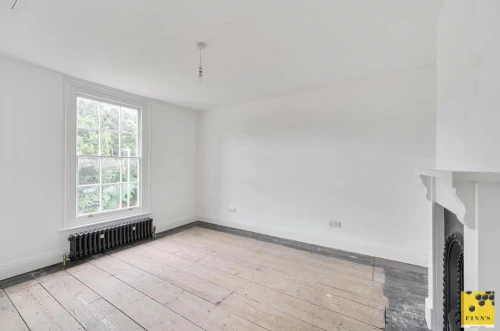 House - Semi-Detached Main Photo