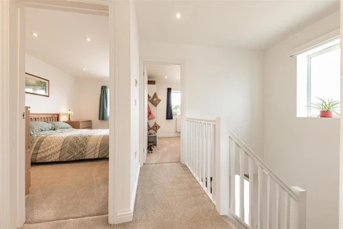 House - Semi-Detached Main Photo