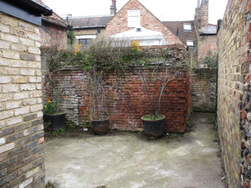 House - Terraced Main Photo